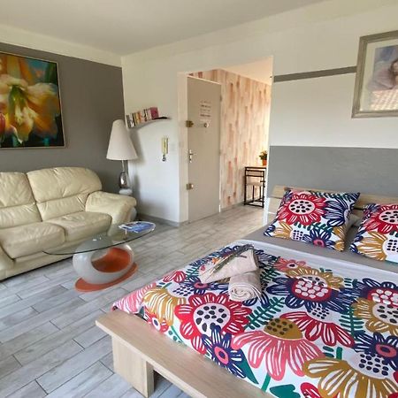 Goeland 3, Climatise, Wifi, Balcons Petite Vue Mer Laterale Au 3 Eme Etage Sans Ascenseur Toulon Exterior photo